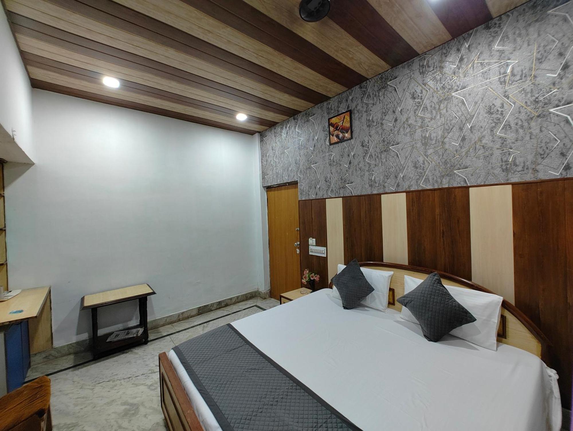 Hotel Swarajya Palace Agra  Buitenkant foto
