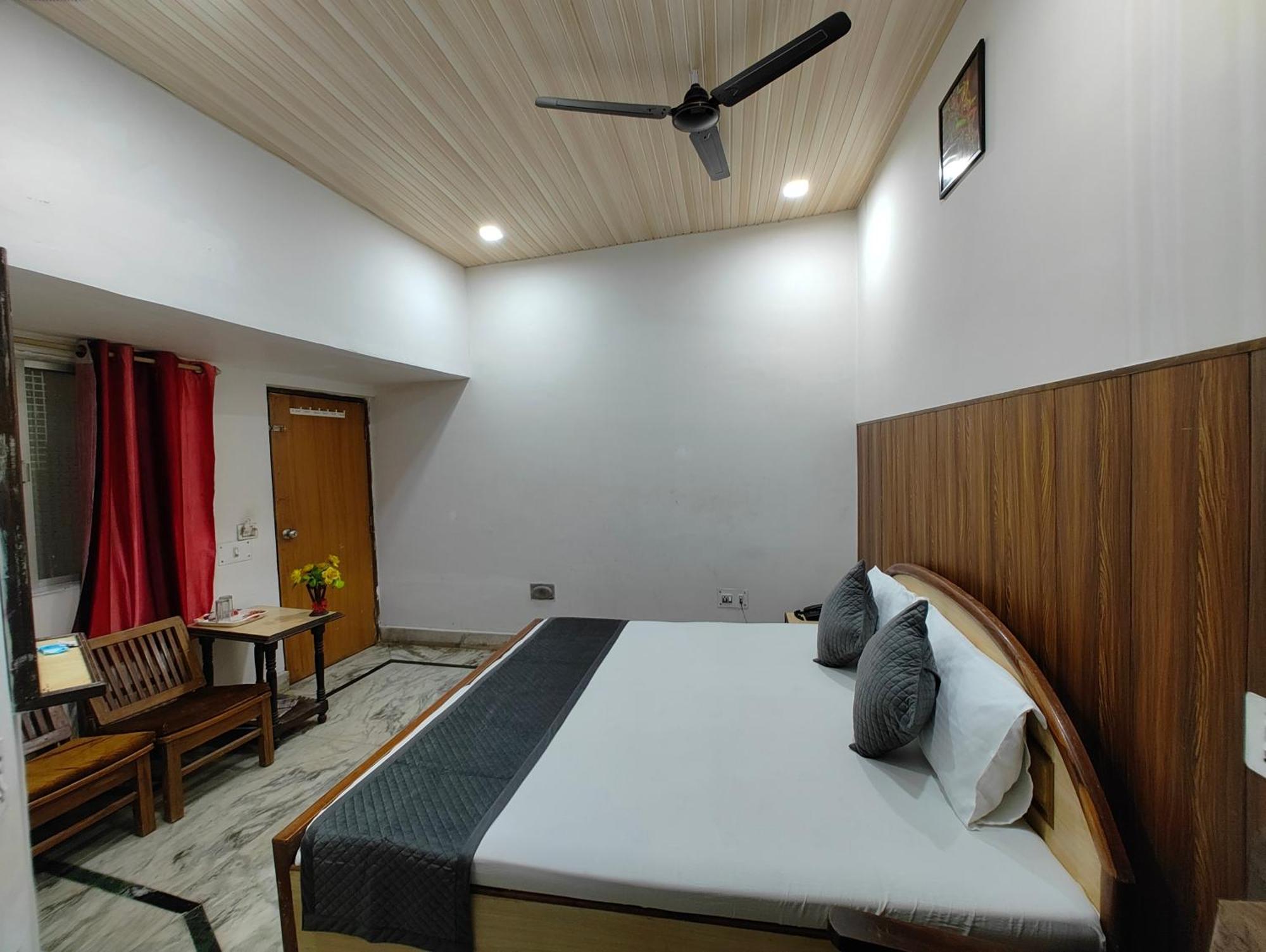 Hotel Swarajya Palace Agra  Buitenkant foto