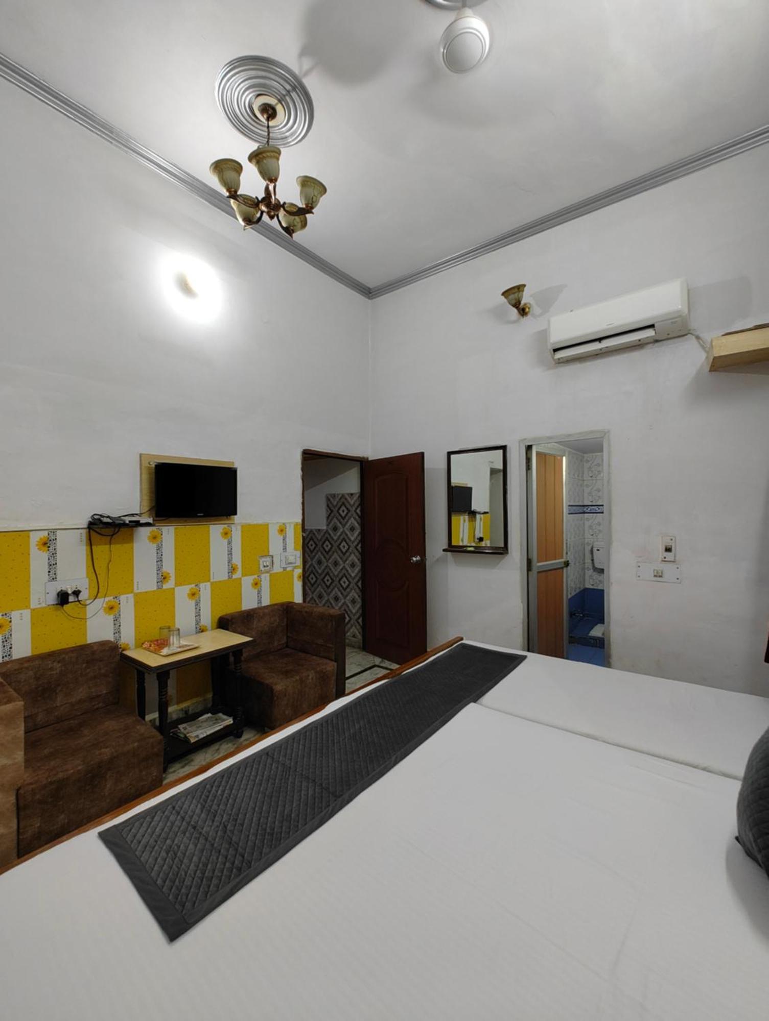 Hotel Swarajya Palace Agra  Buitenkant foto
