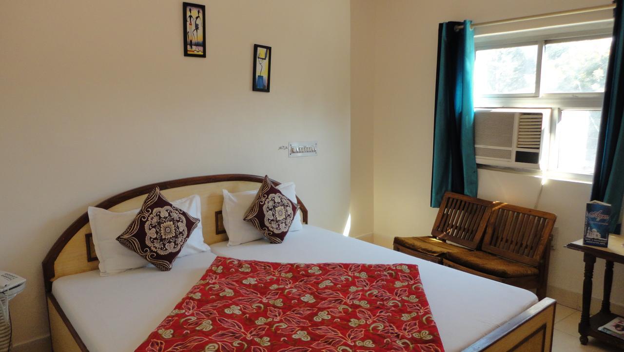 Hotel Swarajya Palace Agra  Buitenkant foto